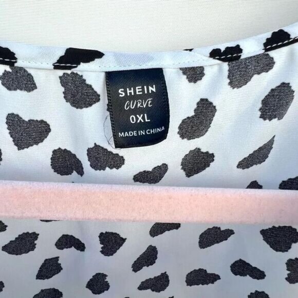 Shein Curve Blouse Size 0XL Hearts print Ruffled sleeves Black and White - Picture 2 of 4